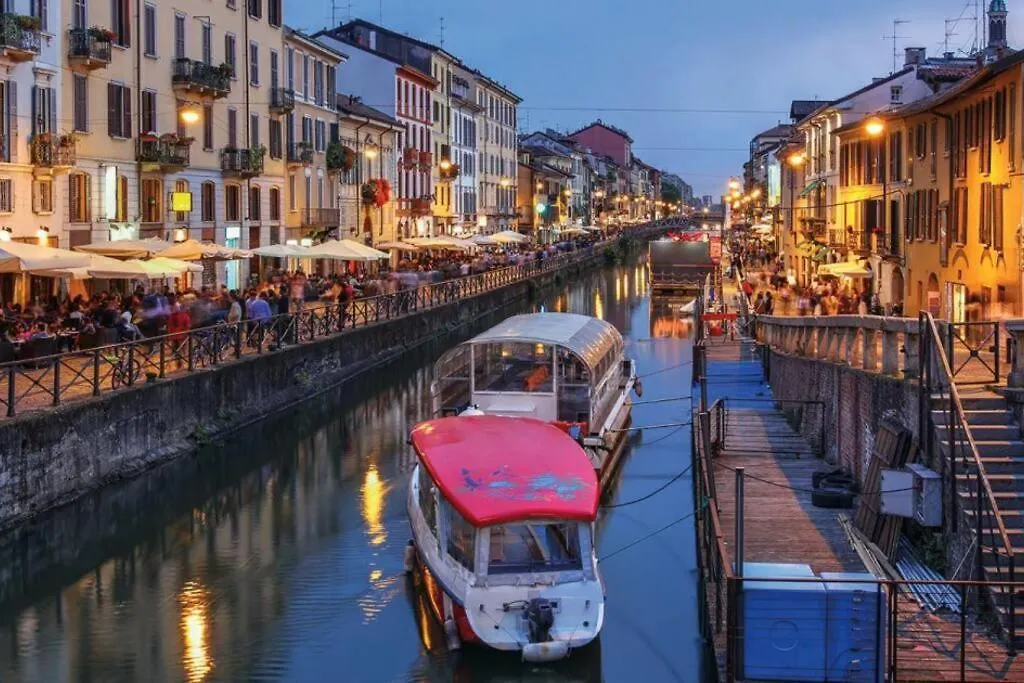 Duomo-Navigli Fashion Week Apartment Milan