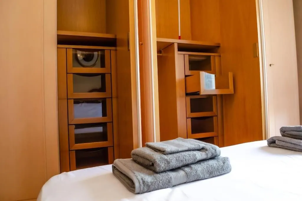 Duomo-Navigli Fashion Week Apartment Milan Italy