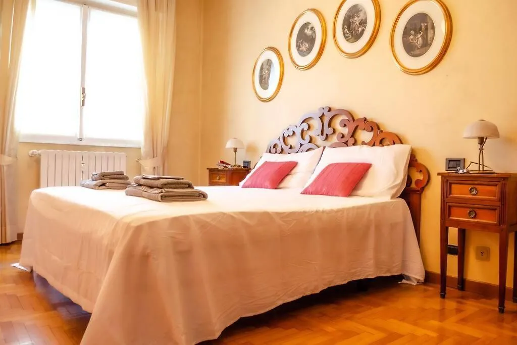 Duomo-Navigli Fashion Week Apartment Milan